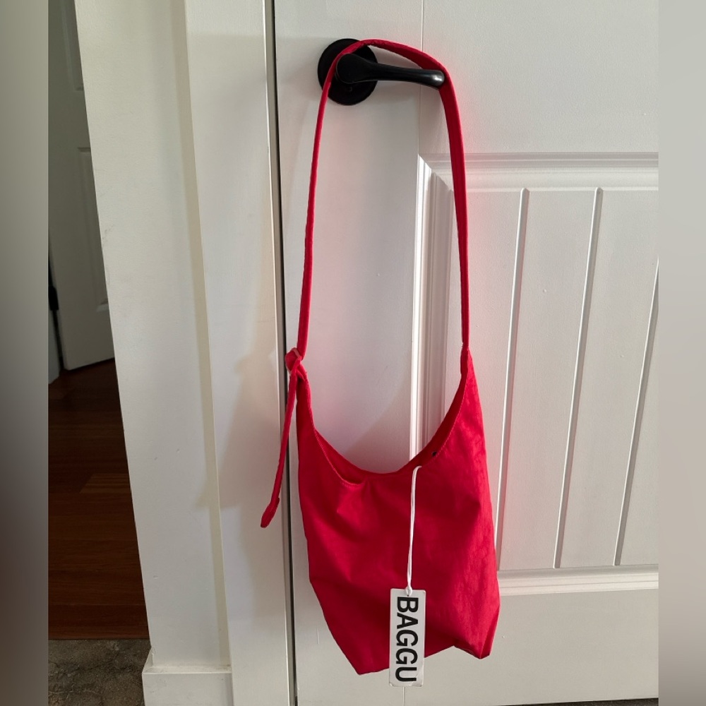 BAGGU Red Shoulder Bag with Slouchy Design- Sling Bag (small)